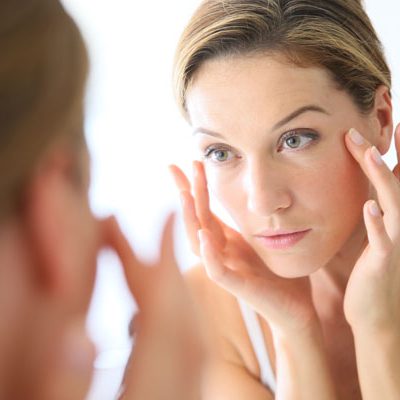 Opóźnienie procesu starzenia skóry i jej regeneracja, czyli na czym polega karboksyterapia