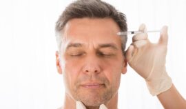 Pacjent podczas zabiegi fibryny bogatopłytkowej