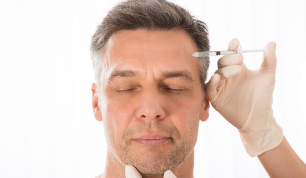 Pacjent podczas zabiegi fibryny bogatopłytkowej