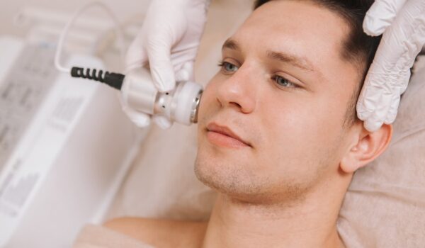 Mężczyzna na&nbsp;zabiegu Oxygeneo